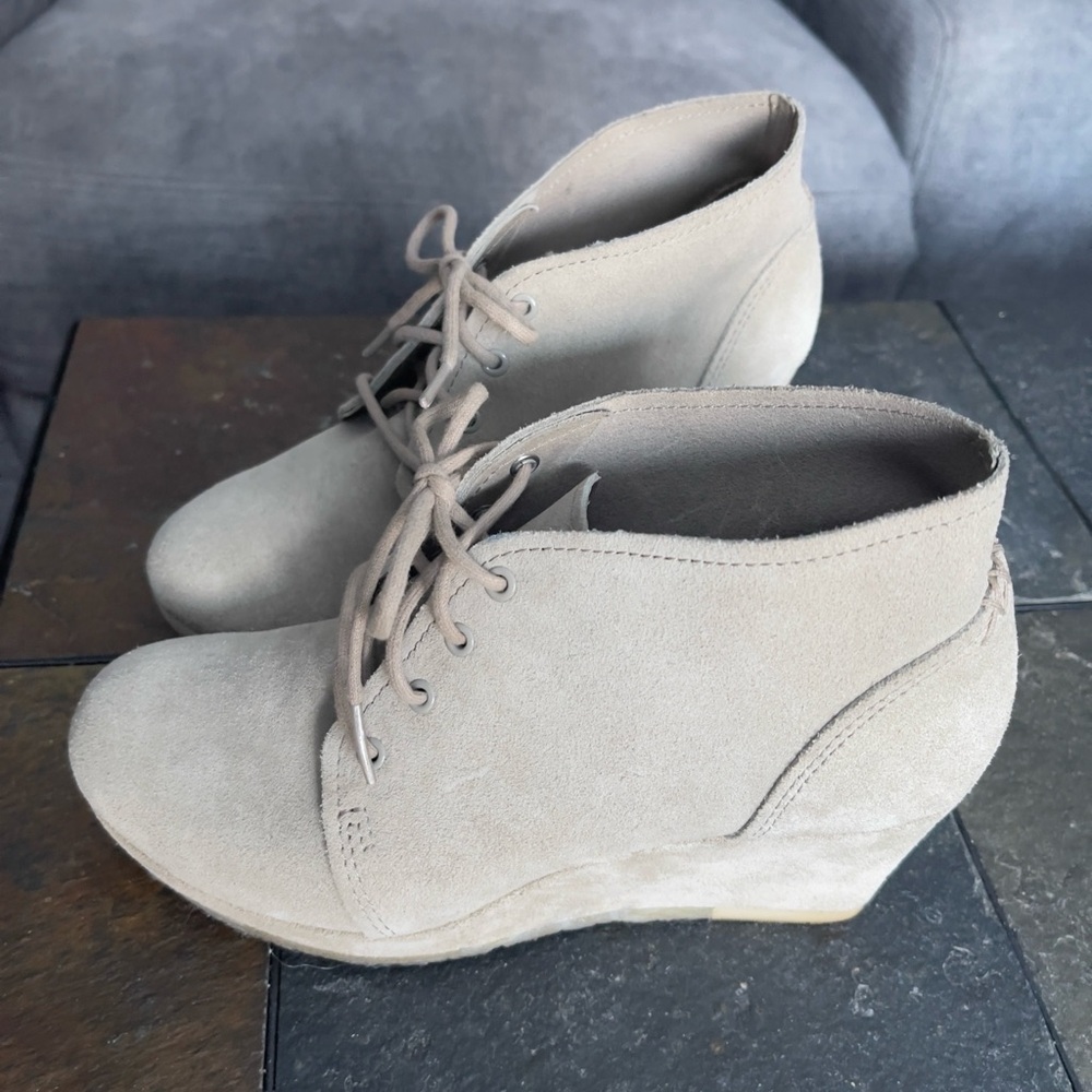 Clarks Light Gray Suede Lace-Up Wedges